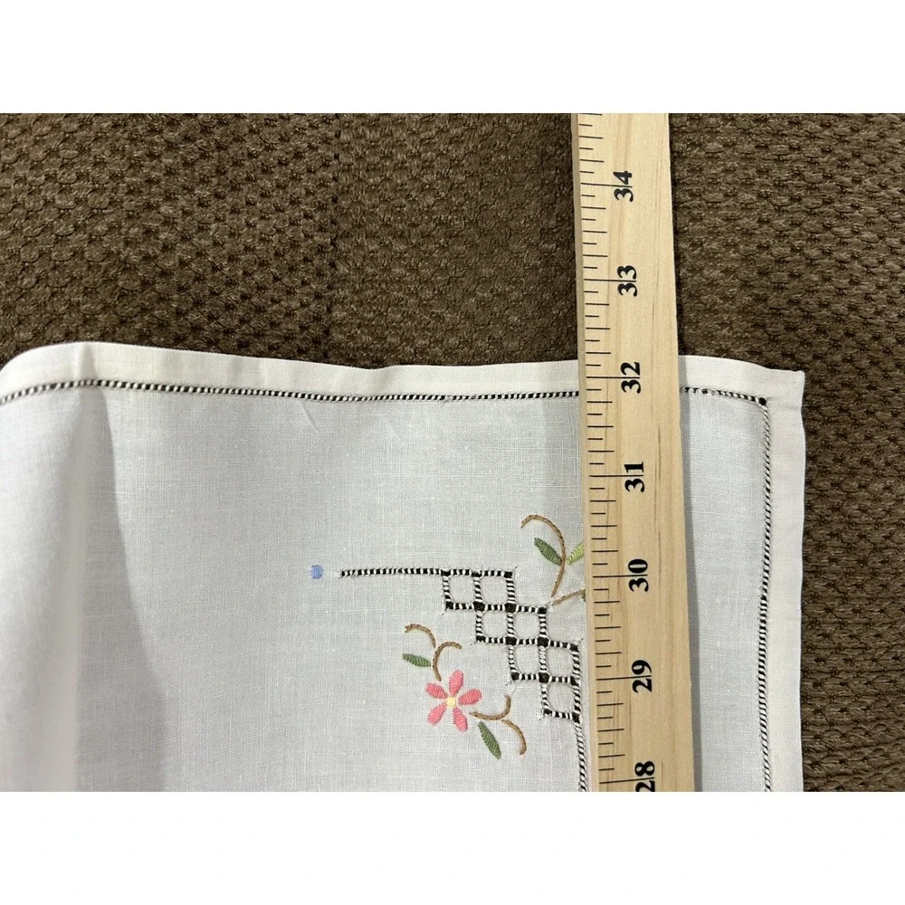 Vintage Crewel Embroidery Tablecloth Table Topper‎ Floral Crochet Trim 32